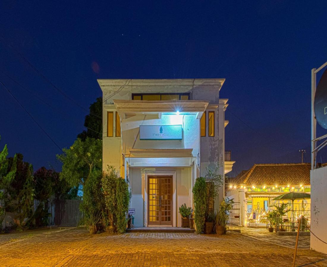 יוגיאקרטה D'Talent Hotel מראה חיצוני תמונה